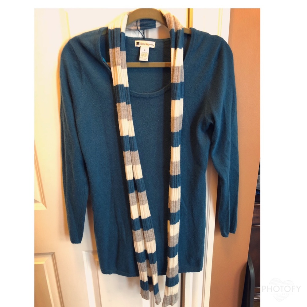Lightweight sweater with matching scarf